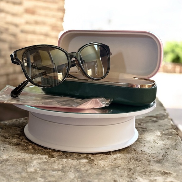 kate spade Accessories - Kate Spade HELLO SUNSHINE Black Sunnies w/Case & cloth ! NEW IN CASE!